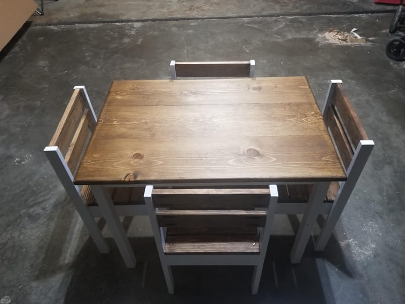Kids Table and Chairs
